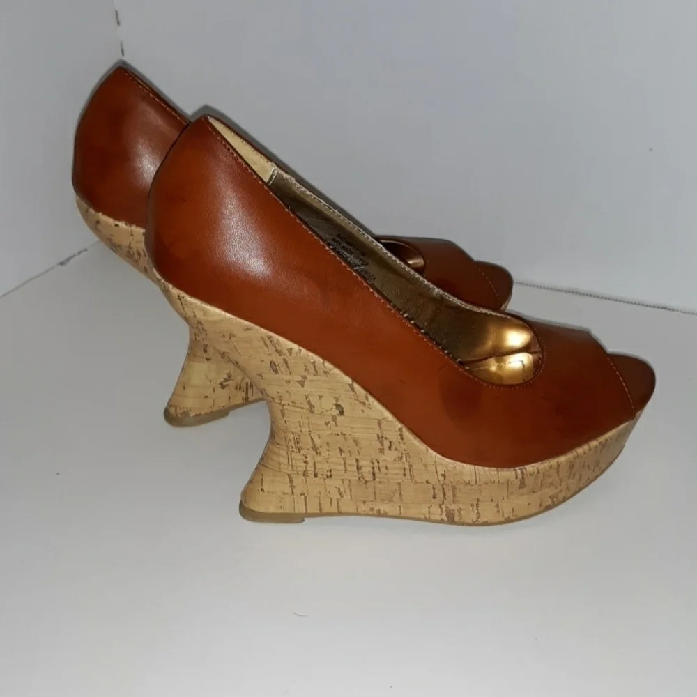 Madden Girl size 7 platform heels